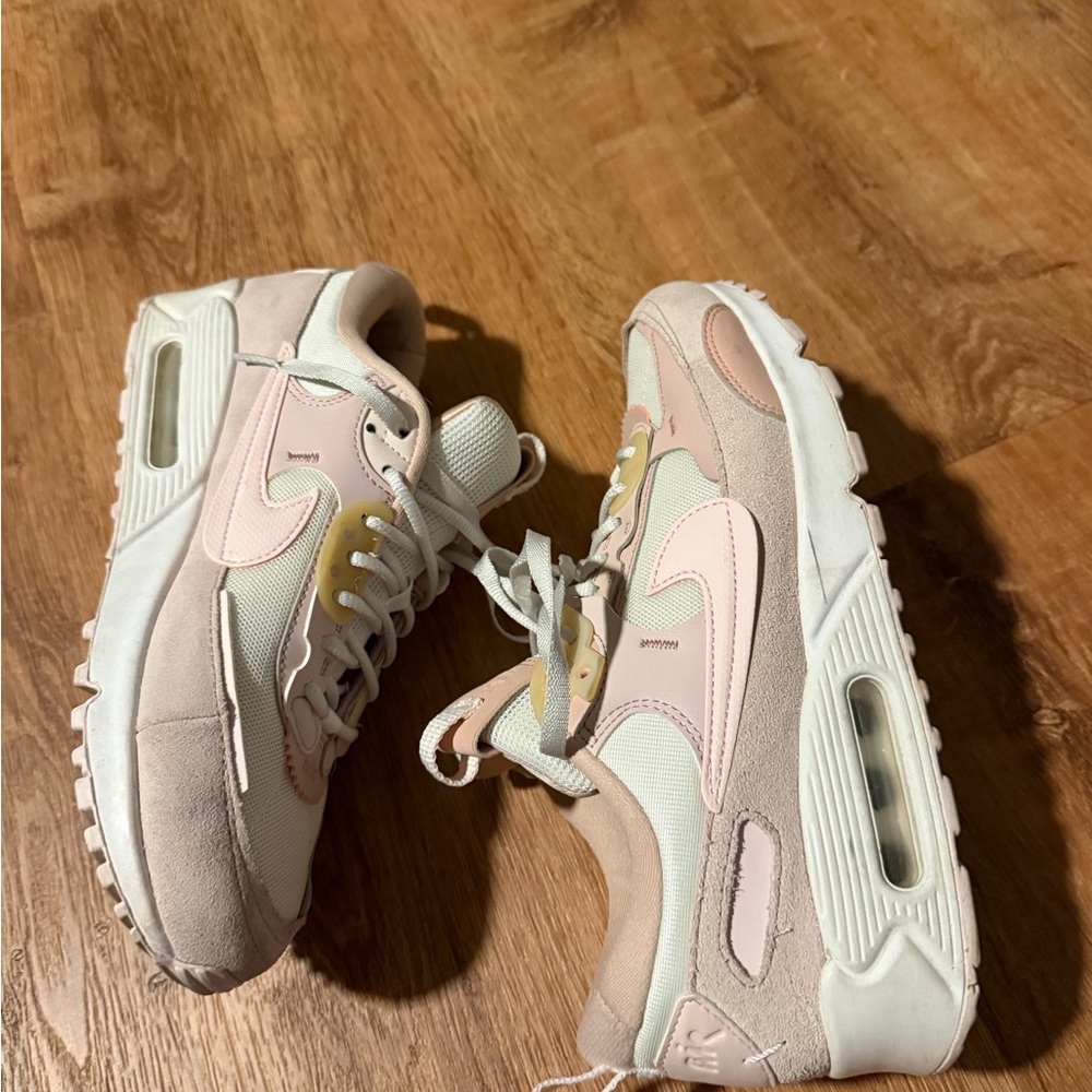 Nike Air Max 90 Futura
Summit White Barely Rose (Women's)
